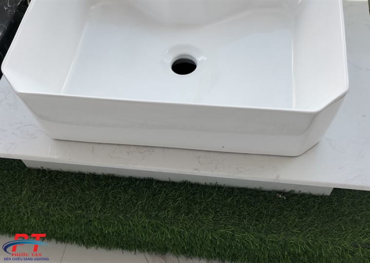 Chân đá 30cm (70X49) màu trắng