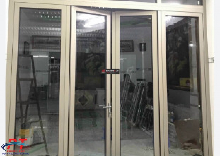 Cửa Đi Nhôm 4 Cánh Maxpro ( 2 Cánh Sống 2 Cánh Chết )
